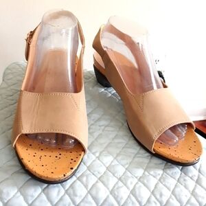 ABCDEF Tan Lightweight Sandal size 10/ 41 Shoes